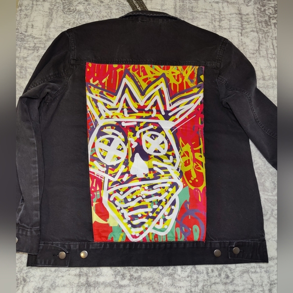 Mens Black Denim King Graffiti Jean Jacket NWT Artwork on Back - Picture 3 of 11